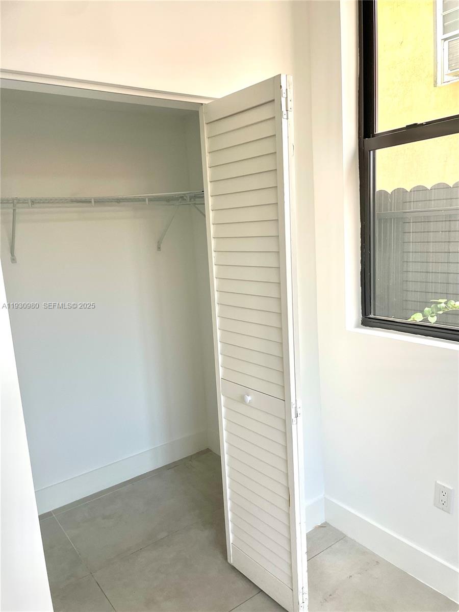 LAWRENCE ESTATE LAND CO - Residential Lease