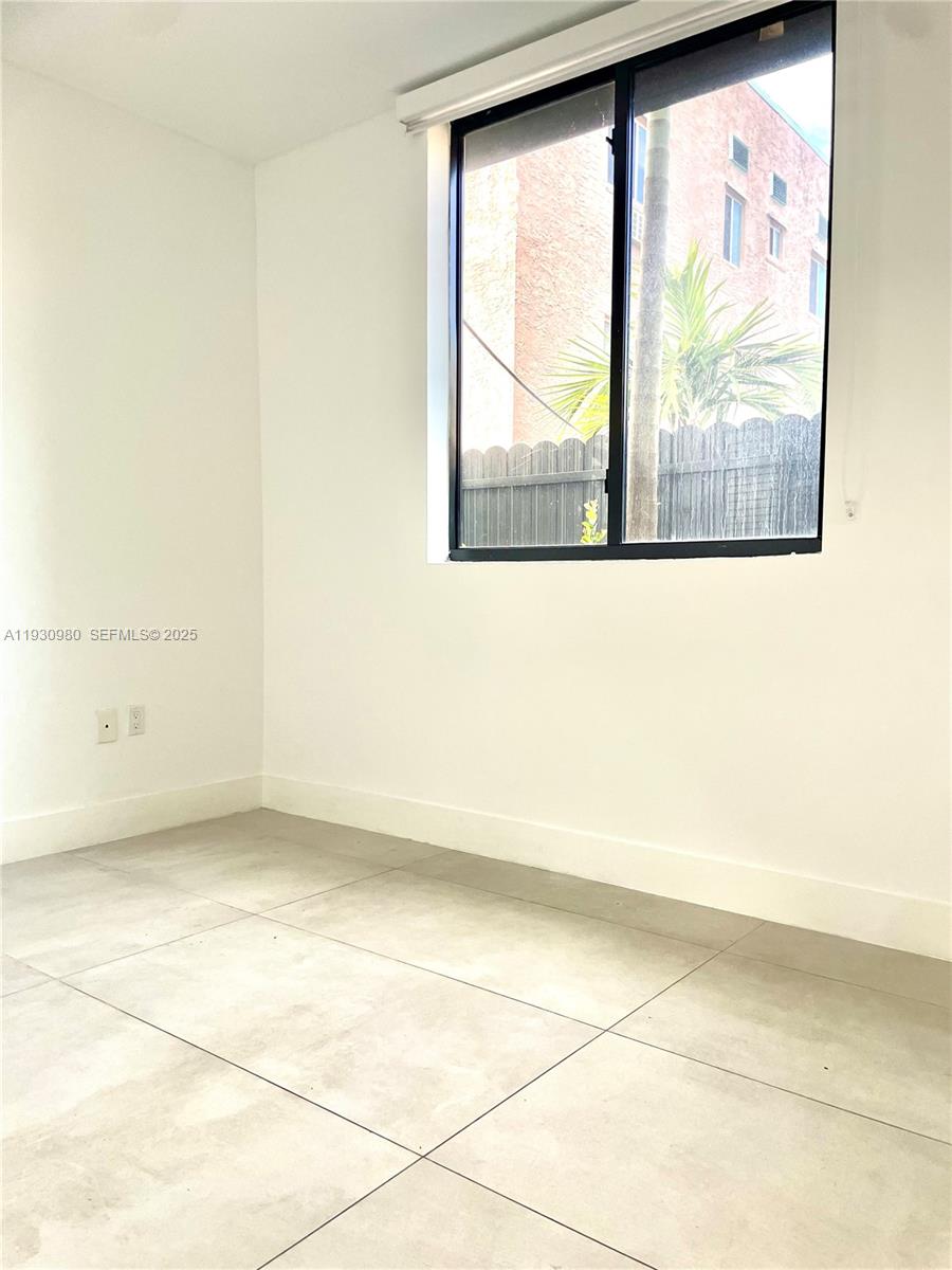 LAWRENCE ESTATE LAND CO - Residential Lease