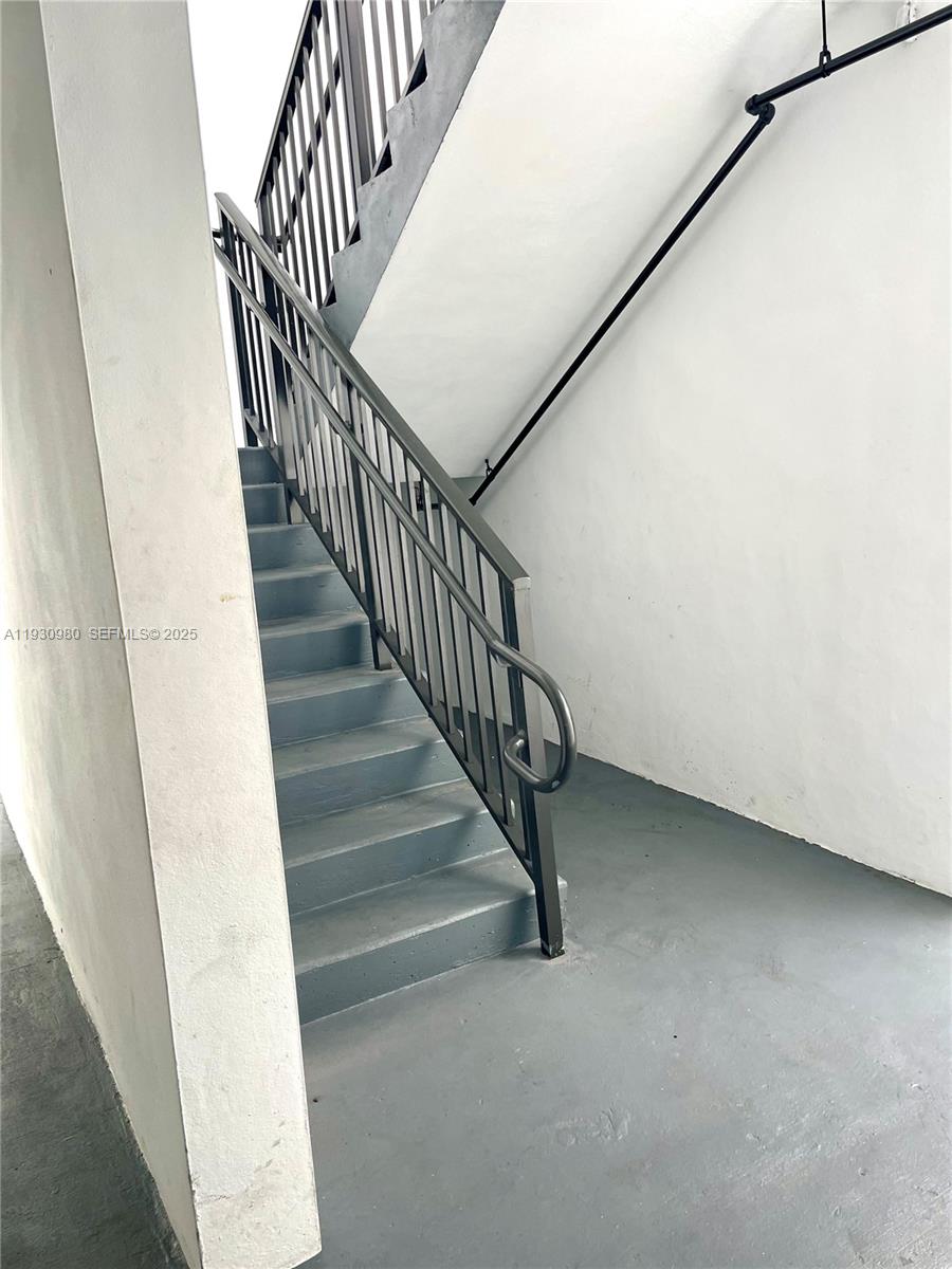 LAWRENCE ESTATE LAND CO - Residential Lease