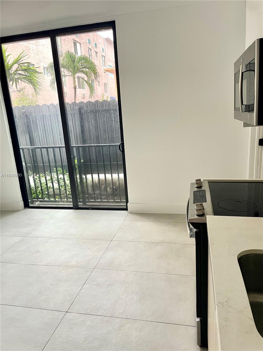 LAWRENCE ESTATE LAND CO - Residential Lease