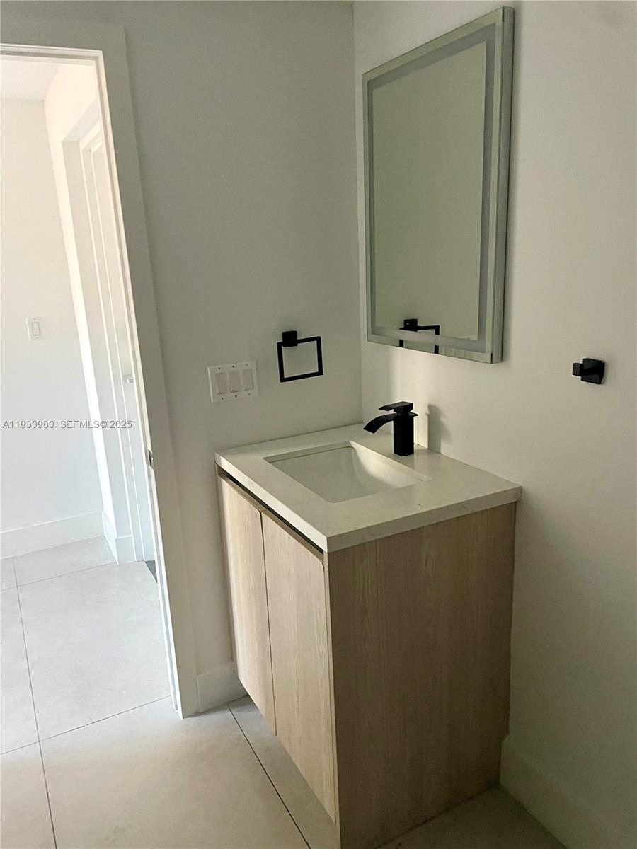 LAWRENCE ESTATE LAND CO - Residential Lease