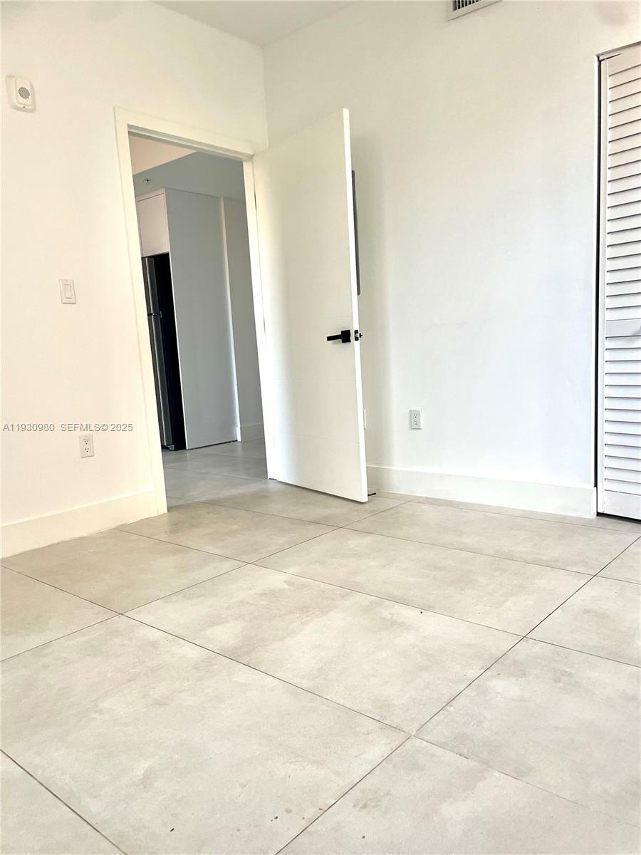 LAWRENCE ESTATE LAND CO - Residential Lease