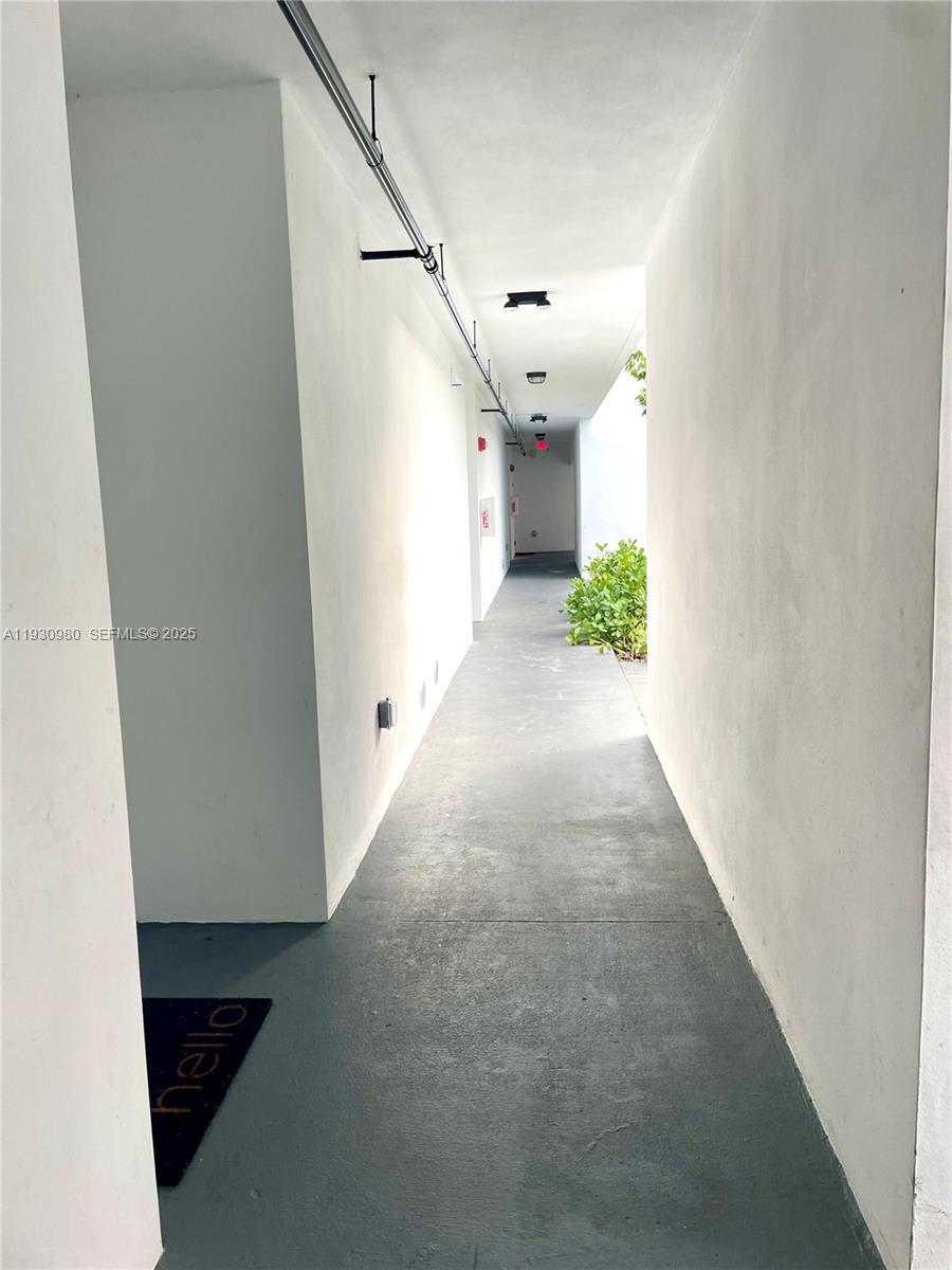 LAWRENCE ESTATE LAND CO - Residential Lease