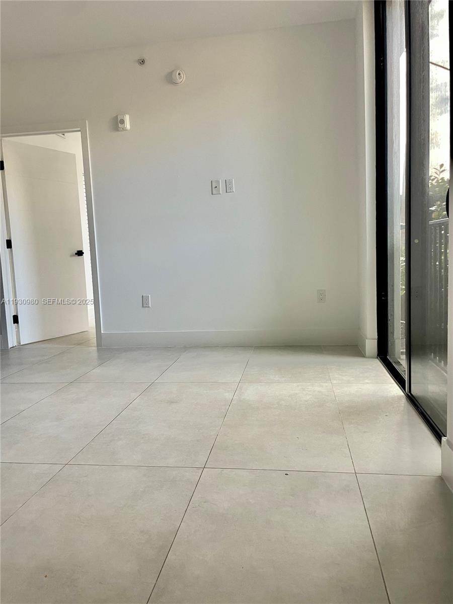 LAWRENCE ESTATE LAND CO - Residential Lease