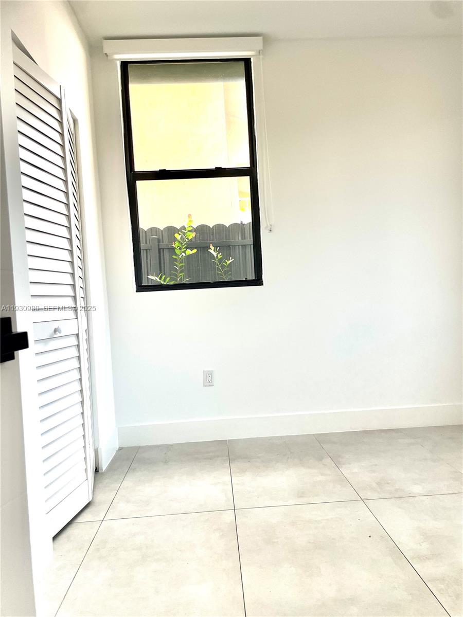 LAWRENCE ESTATE LAND CO - Residential Lease