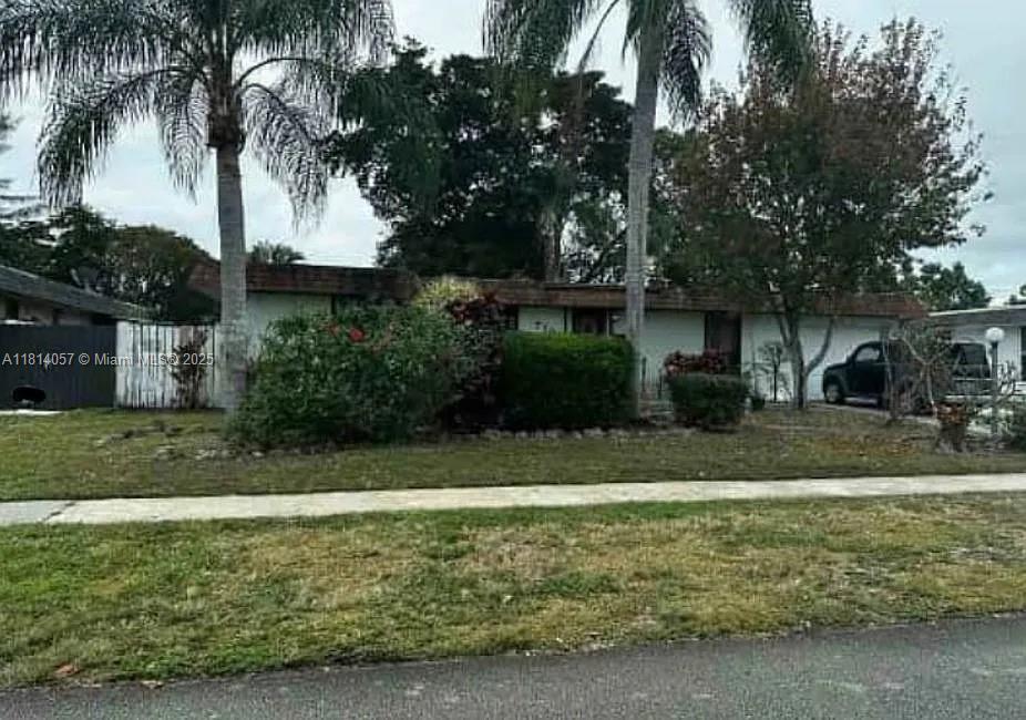 7705 NW 74th Ave