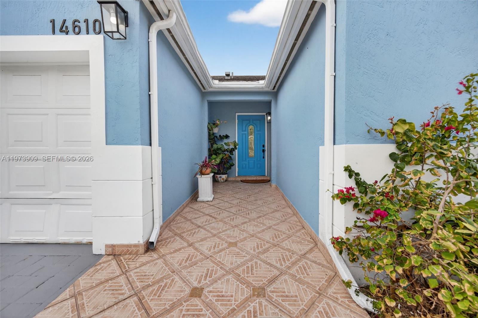 COUNTRY WALK WEST SEC 1 - Residential Lease