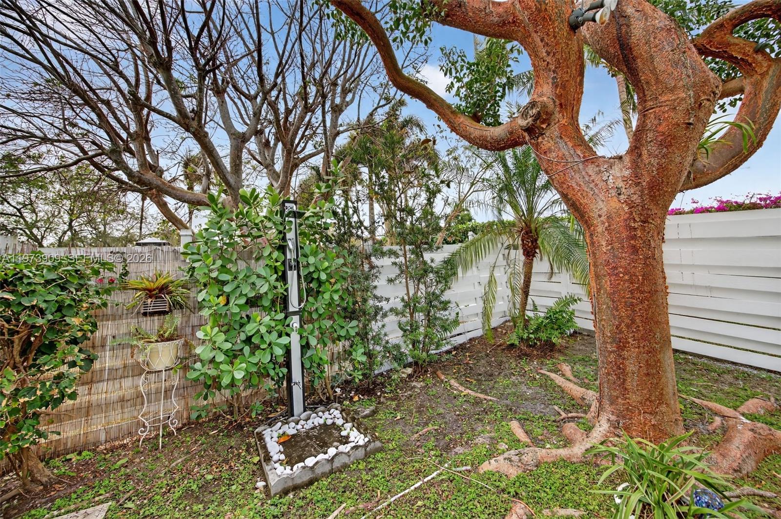 COUNTRY WALK WEST SEC 1 - Residential Lease