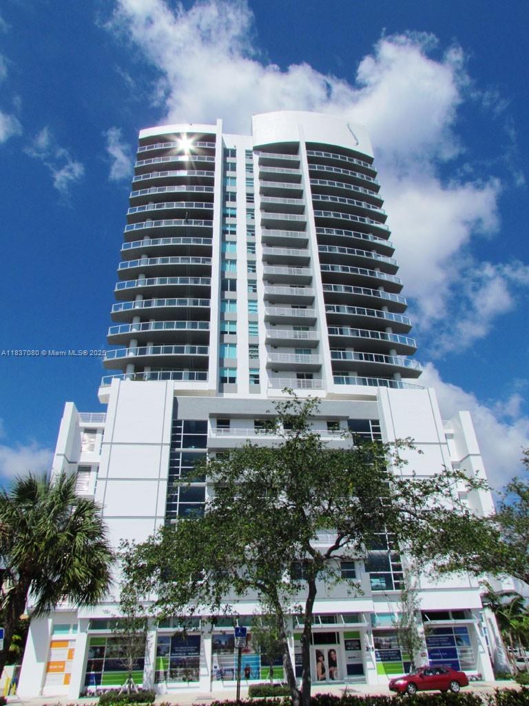 Beautiful 2bed 2bath split floorplan unit for rent at Strada 315 Condo. Centrally located in Downtown Ft. Lauderdale, unit includes 1,155 SF of living space, high ceilings, large ceramic tiled floors & beautiful views from terrace balcony. Building has concierge, 24 hr security, and great amenities. Live minutes from the airport, shopping, restaurants, Las Olas Blvd, and the beach. Tenant occupied until 07/31/25. Call or text listing agent for showing instructions.