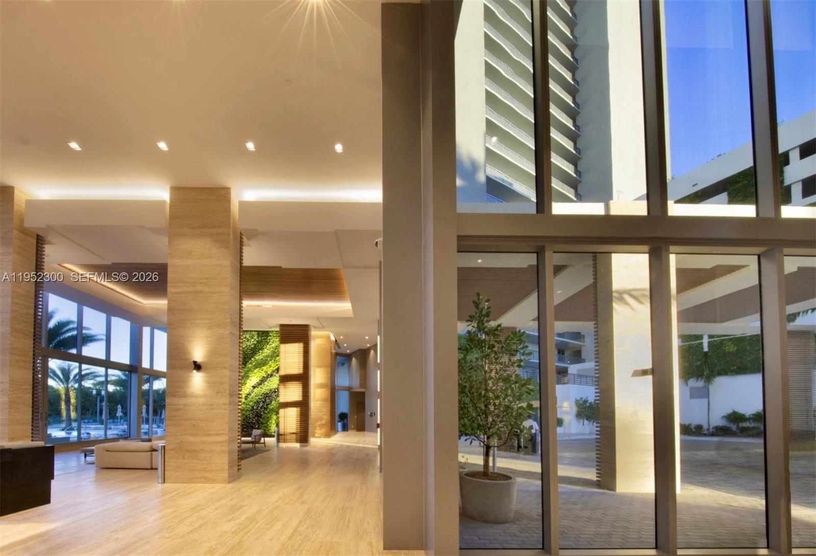 THE HARBOUR SOUTH CONDO - Residential