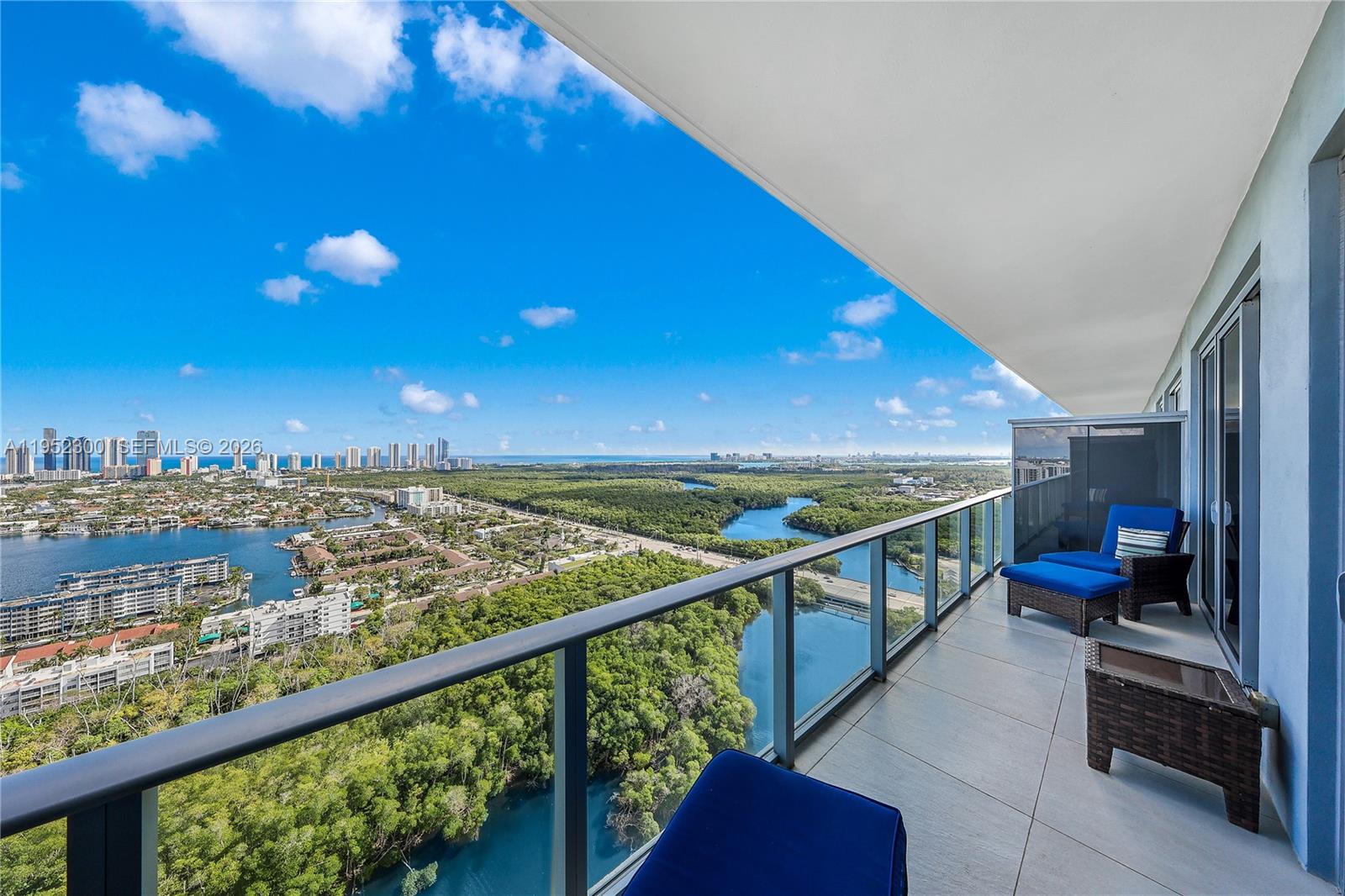 THE HARBOUR SOUTH CONDO - Residential