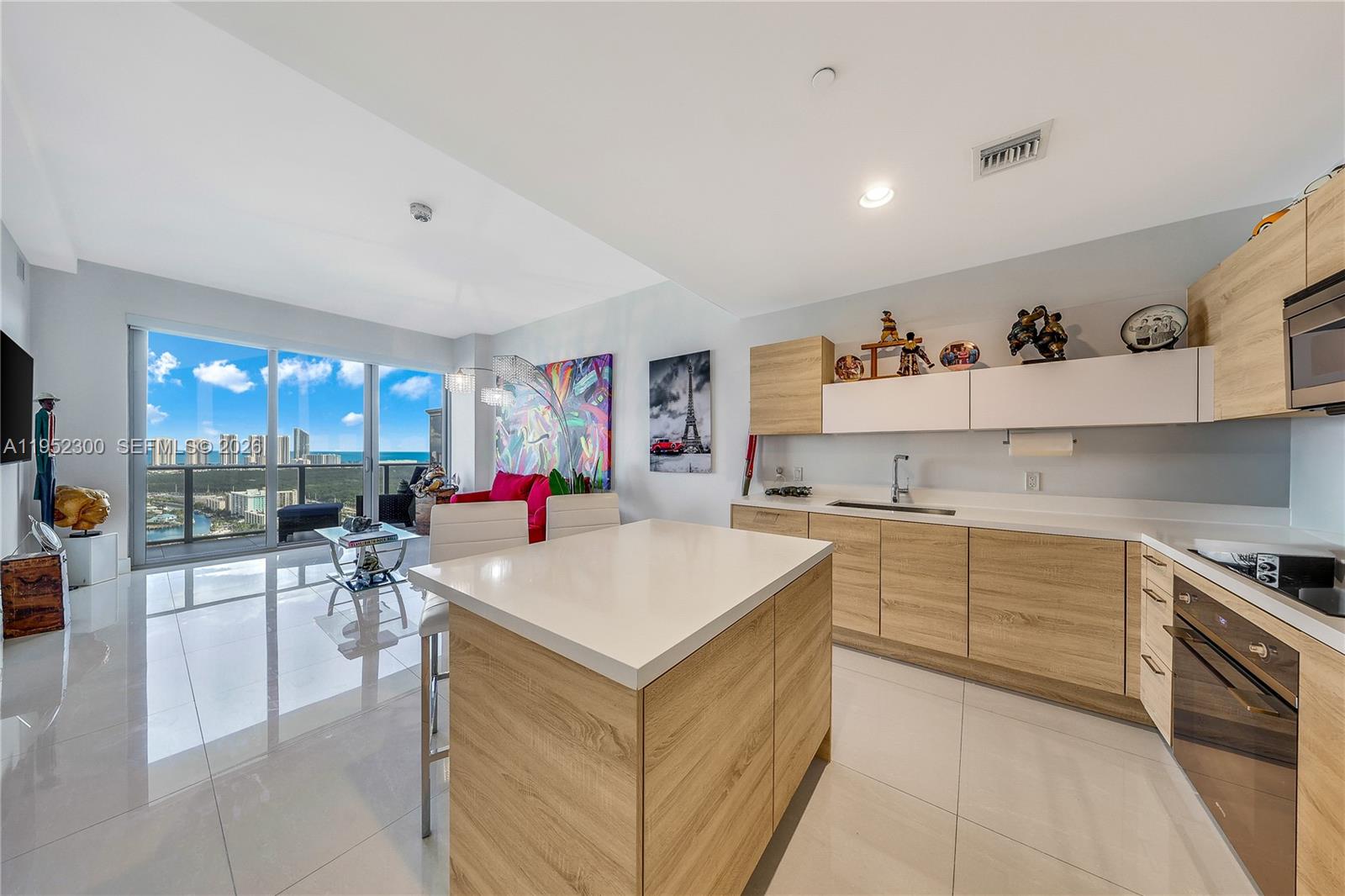 THE HARBOUR SOUTH CONDO - Residential