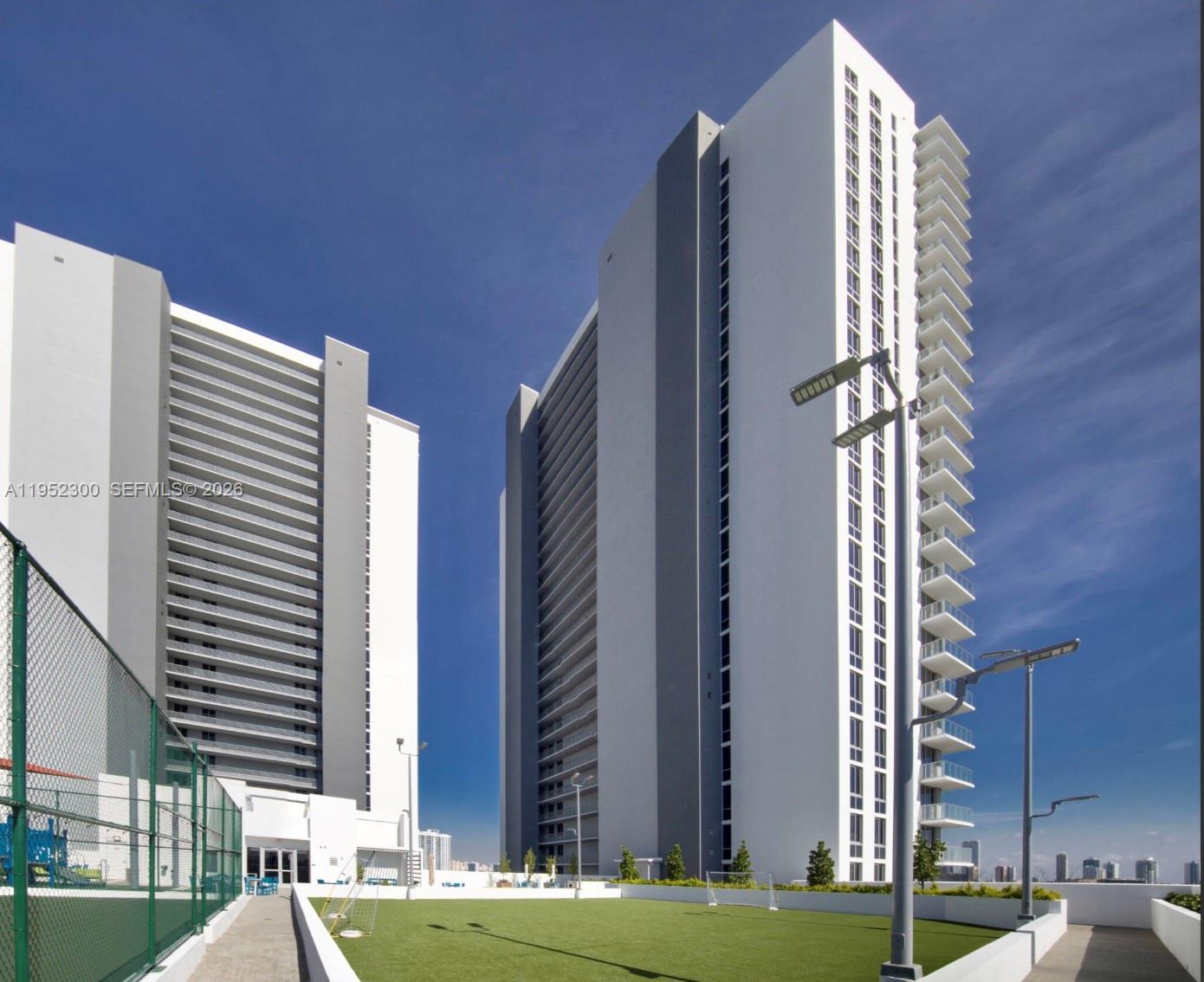 THE HARBOUR SOUTH CONDO - Residential