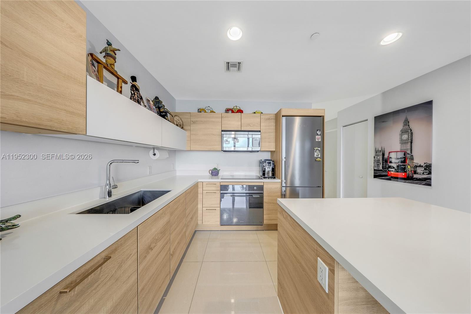 THE HARBOUR SOUTH CONDO - Residential