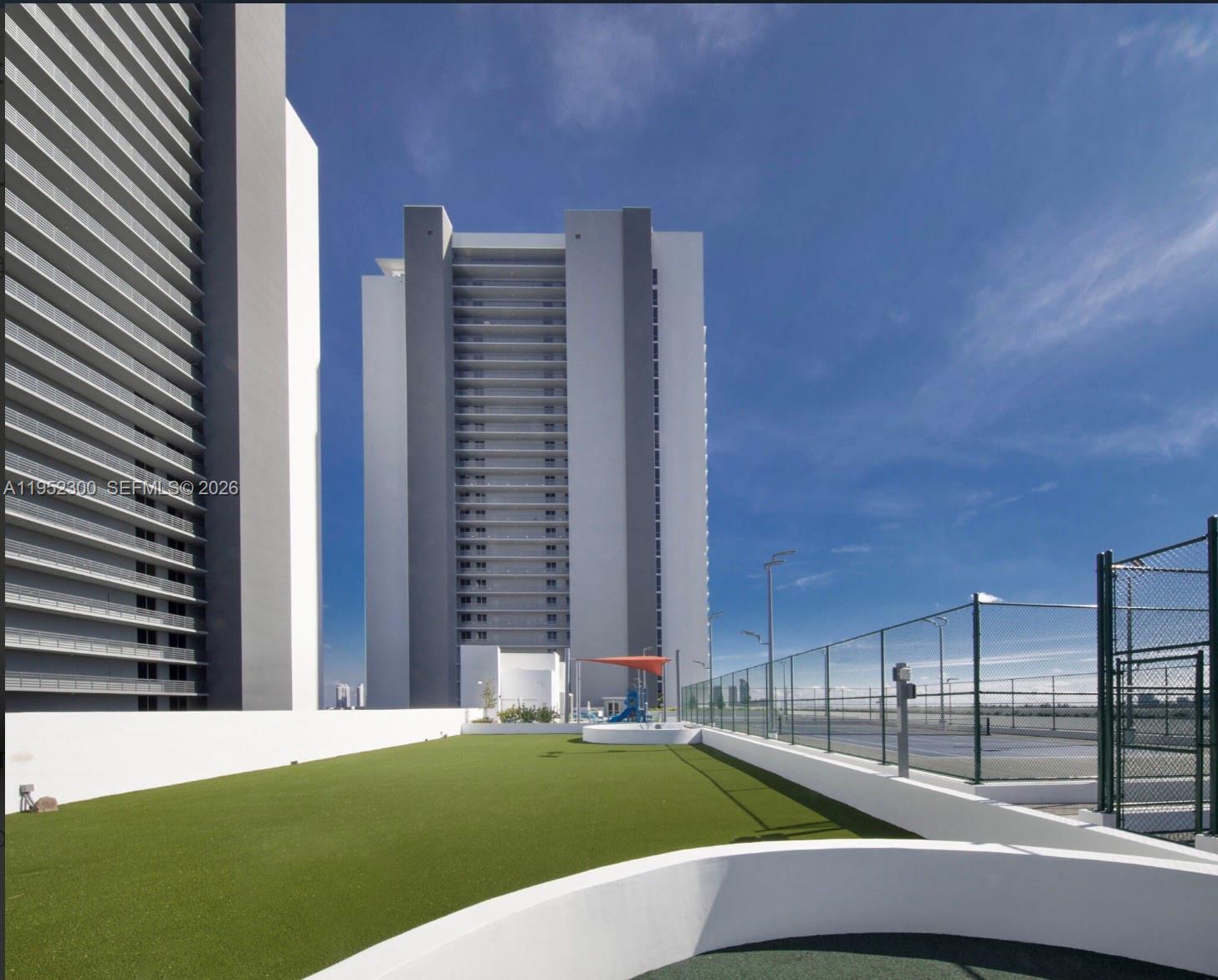 THE HARBOUR SOUTH CONDO - Residential