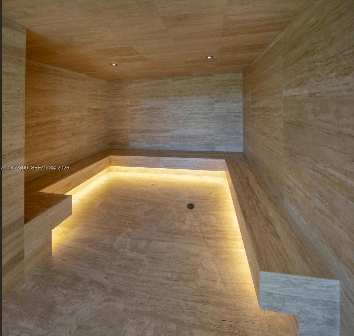 THE HARBOUR SOUTH CONDO - Residential