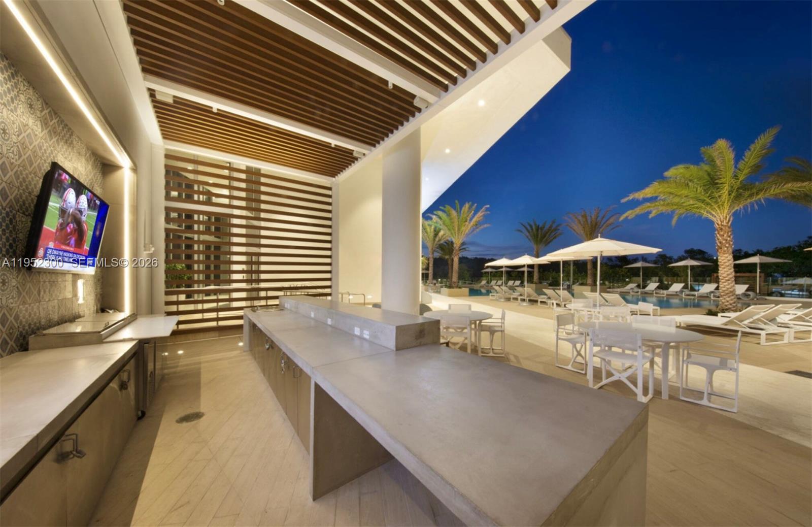 THE HARBOUR SOUTH CONDO - Residential