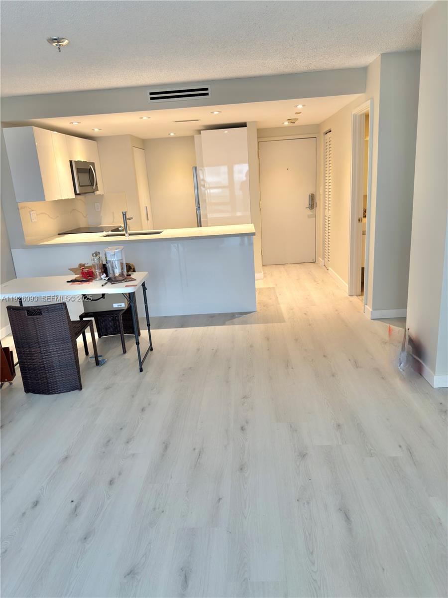 View photos, virtual tours, details... 600 NE 36th St 720