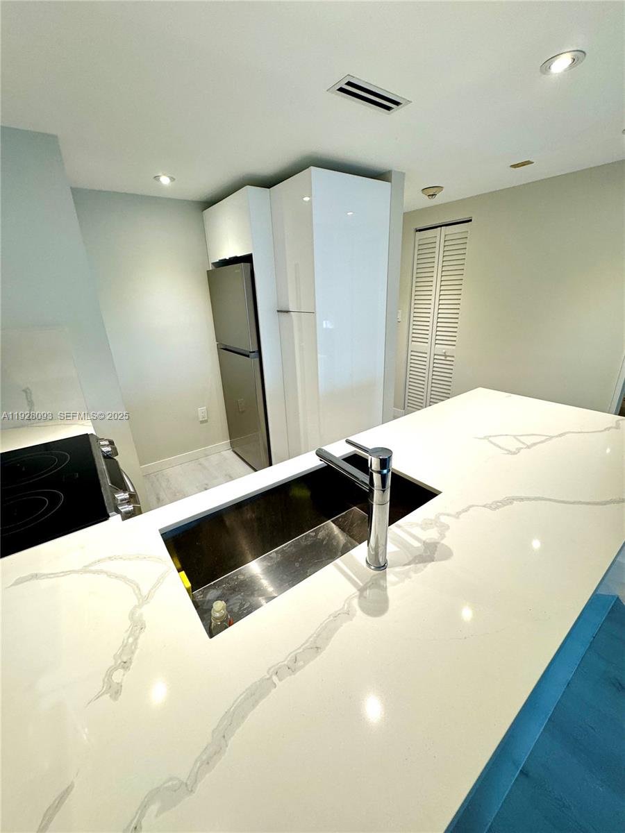 View photos, virtual tours, details... 600 NE 36th St 720