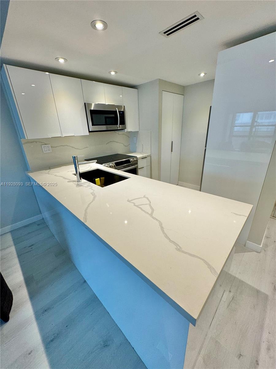 View photos, virtual tours, details... 600 NE 36th St 720