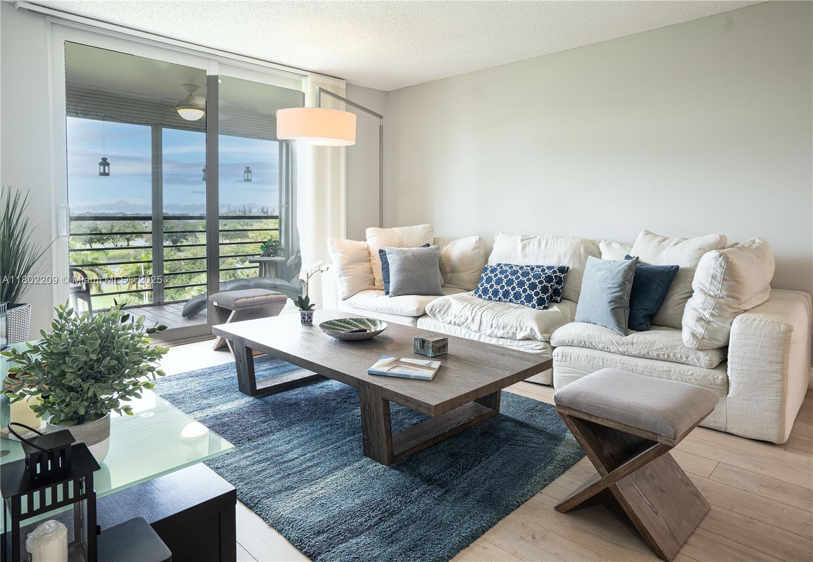 900 Saint Charles Pl 621