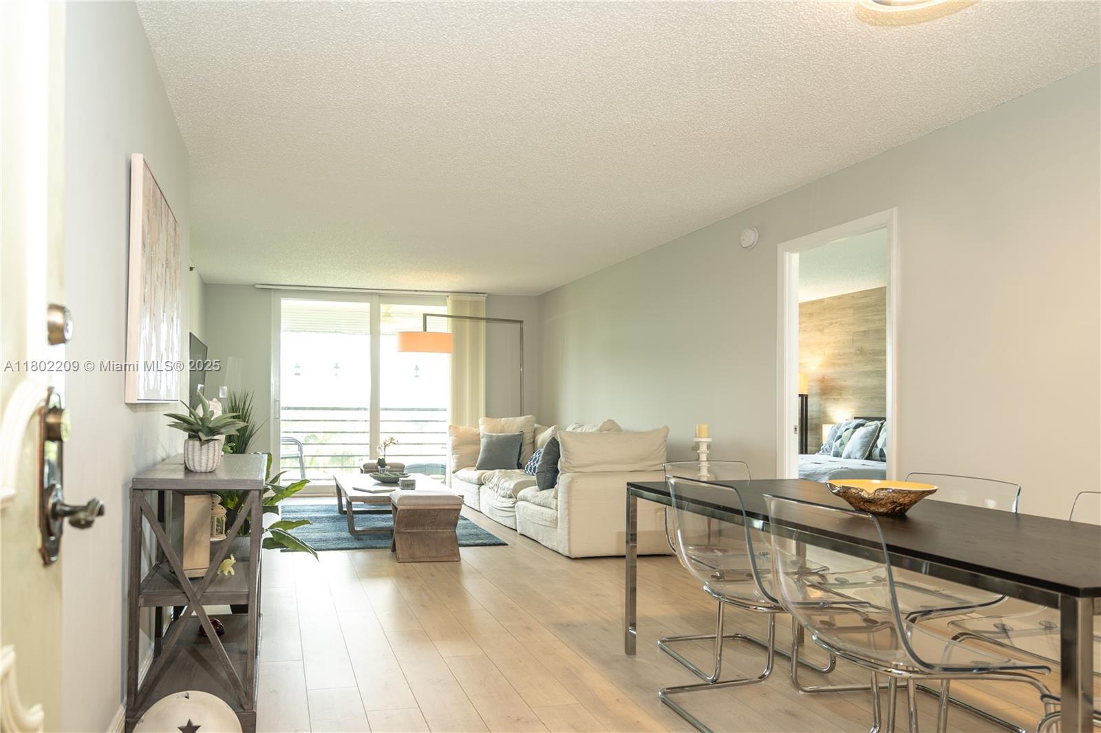 900 Saint Charles Pl 621, Pembroke Pines, Miami-Dade County, Florida - 2 Bedrooms  
2 Bathrooms - 