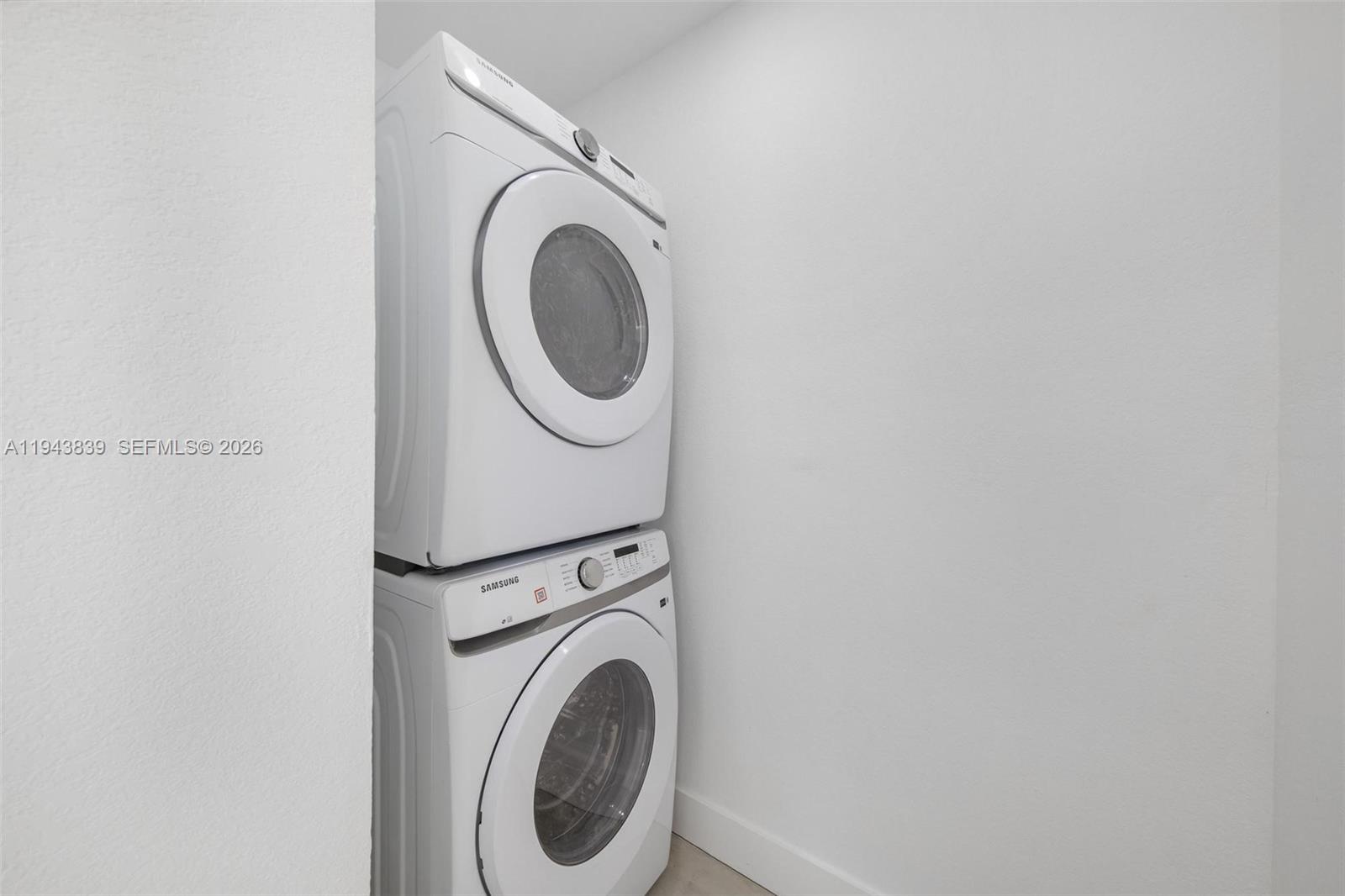 CAROL CITY CORR PL OF - Residential