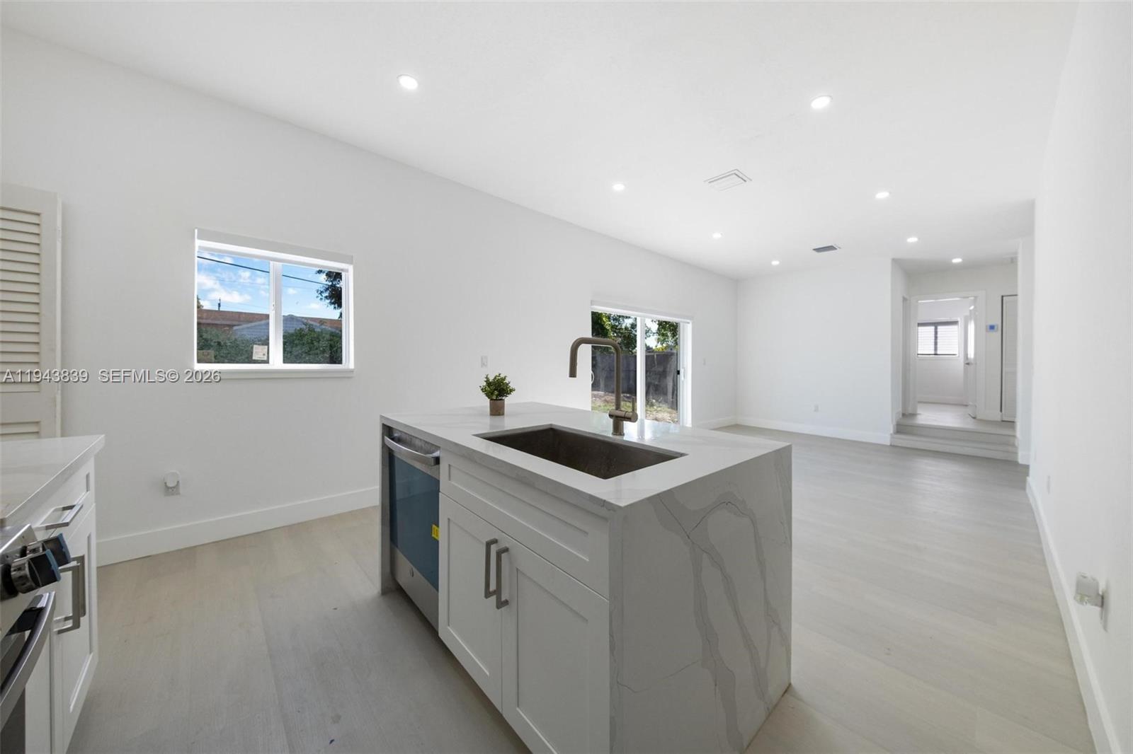 CAROL CITY CORR PL OF - Residential