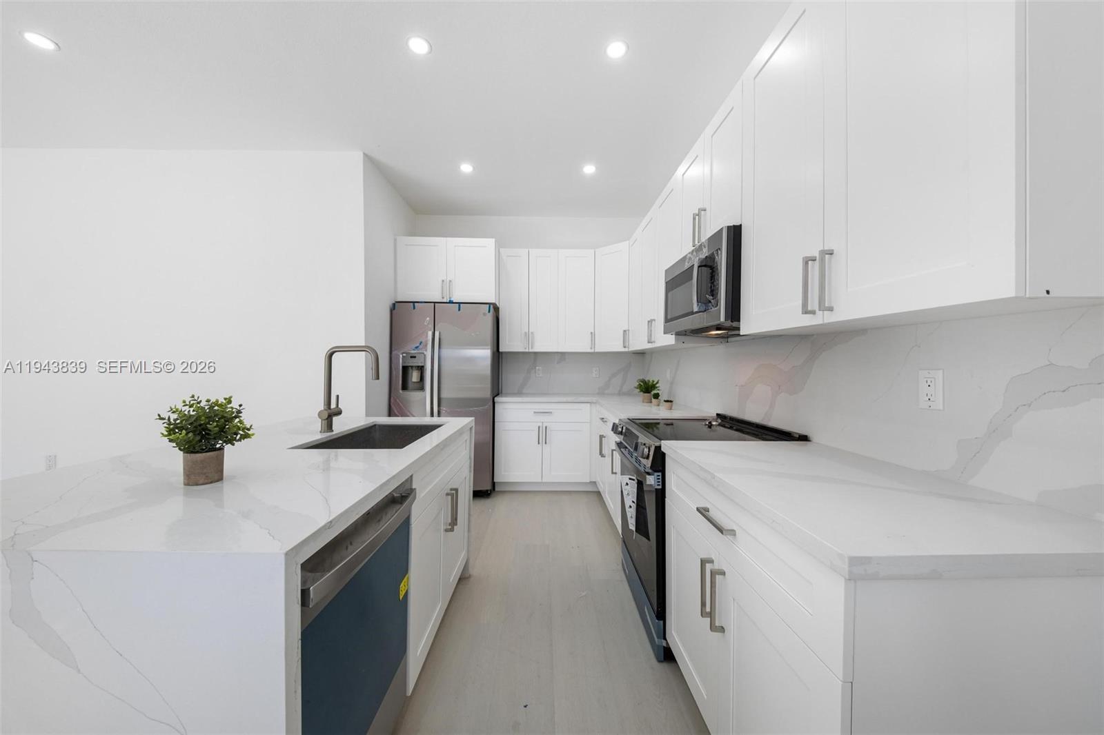 CAROL CITY CORR PL OF - Residential