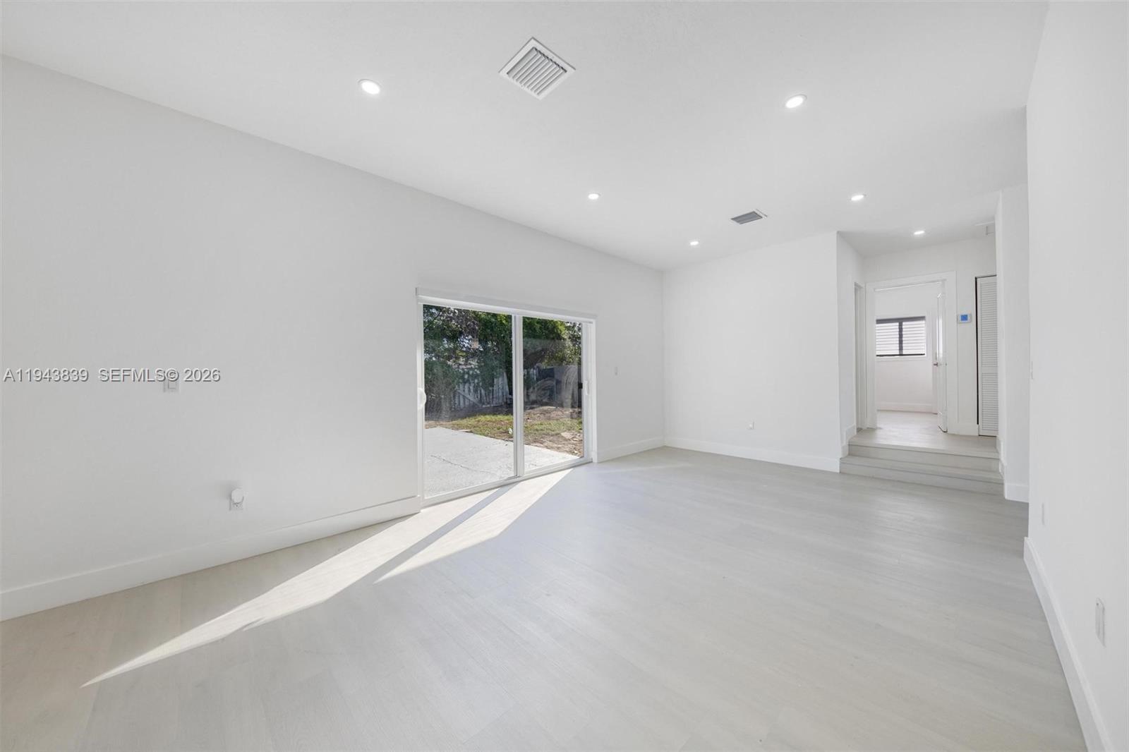 CAROL CITY CORR PL OF - Residential