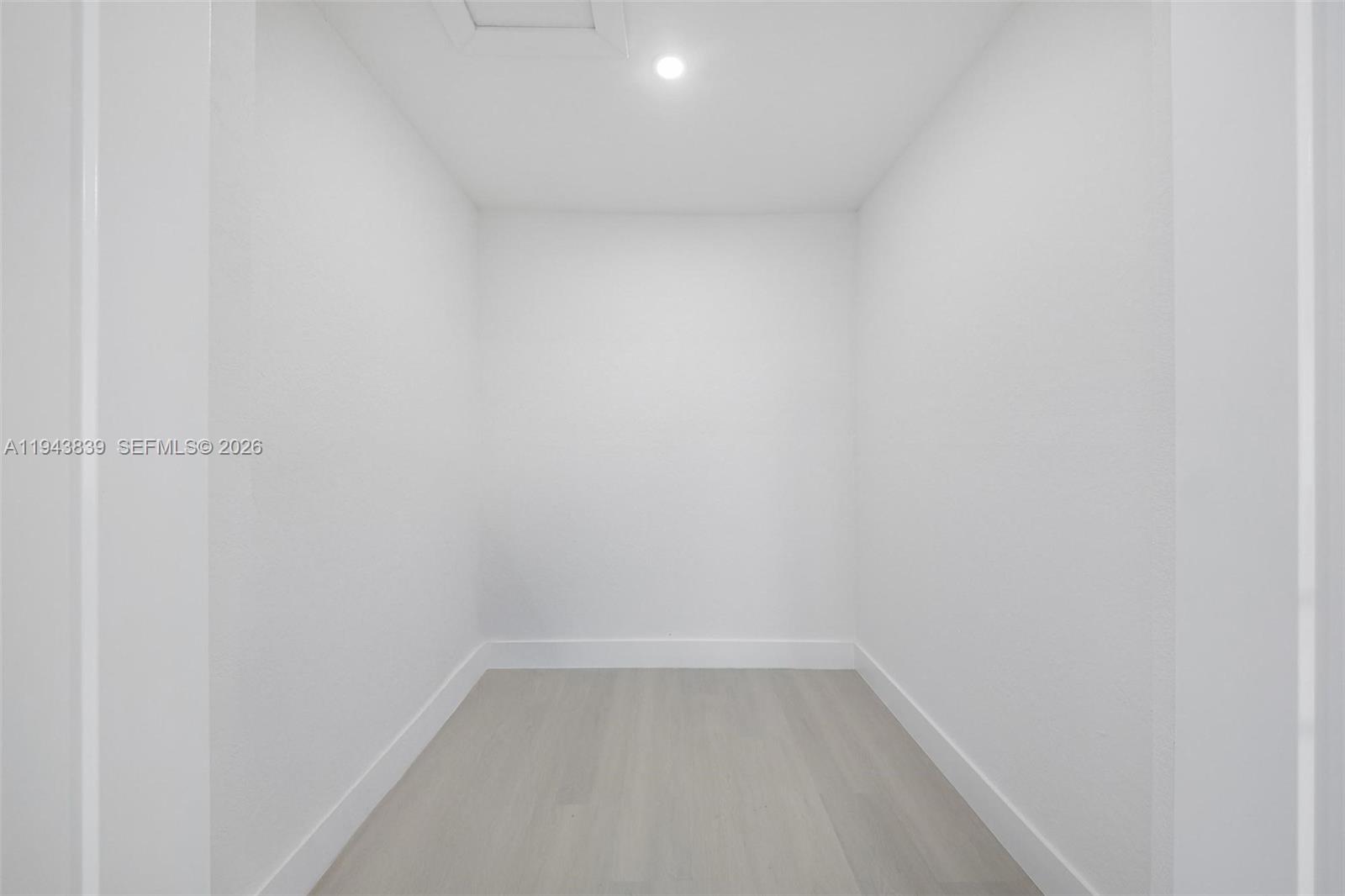 CAROL CITY CORR PL OF - Residential