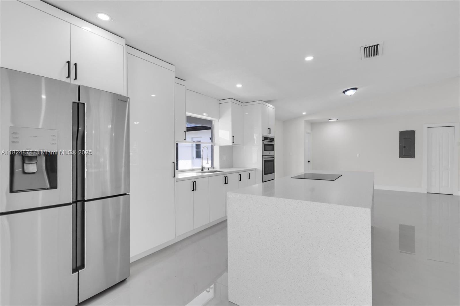 BOULEVARD WEST - Residential