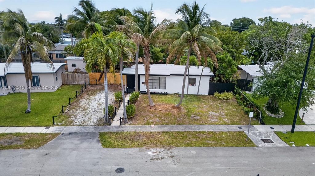 Photo of 4130 NE 17th Ave, Pompano Beach, FL 33064 (MLS # A12018510)