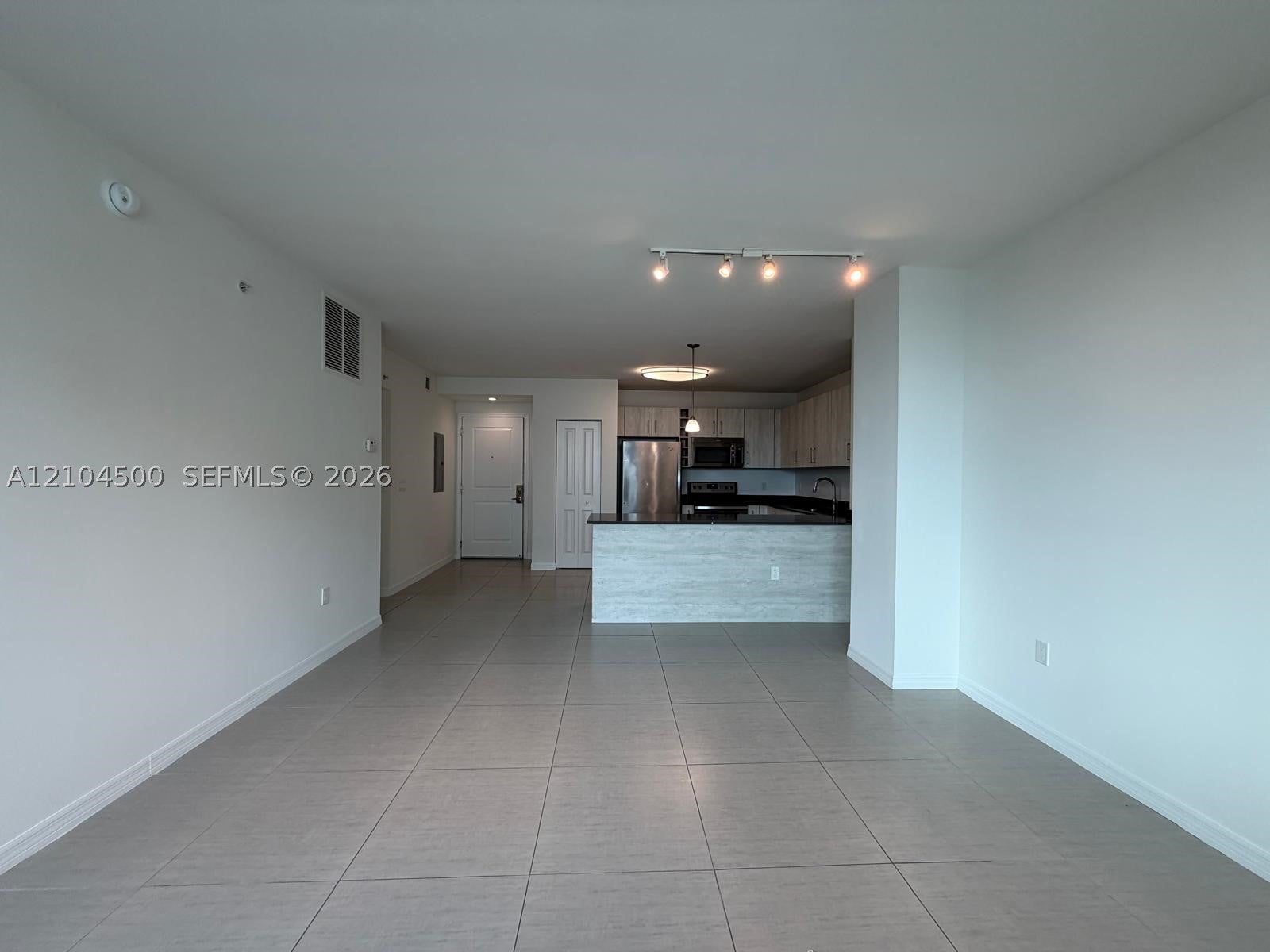 7525 E Treasure Dr 309