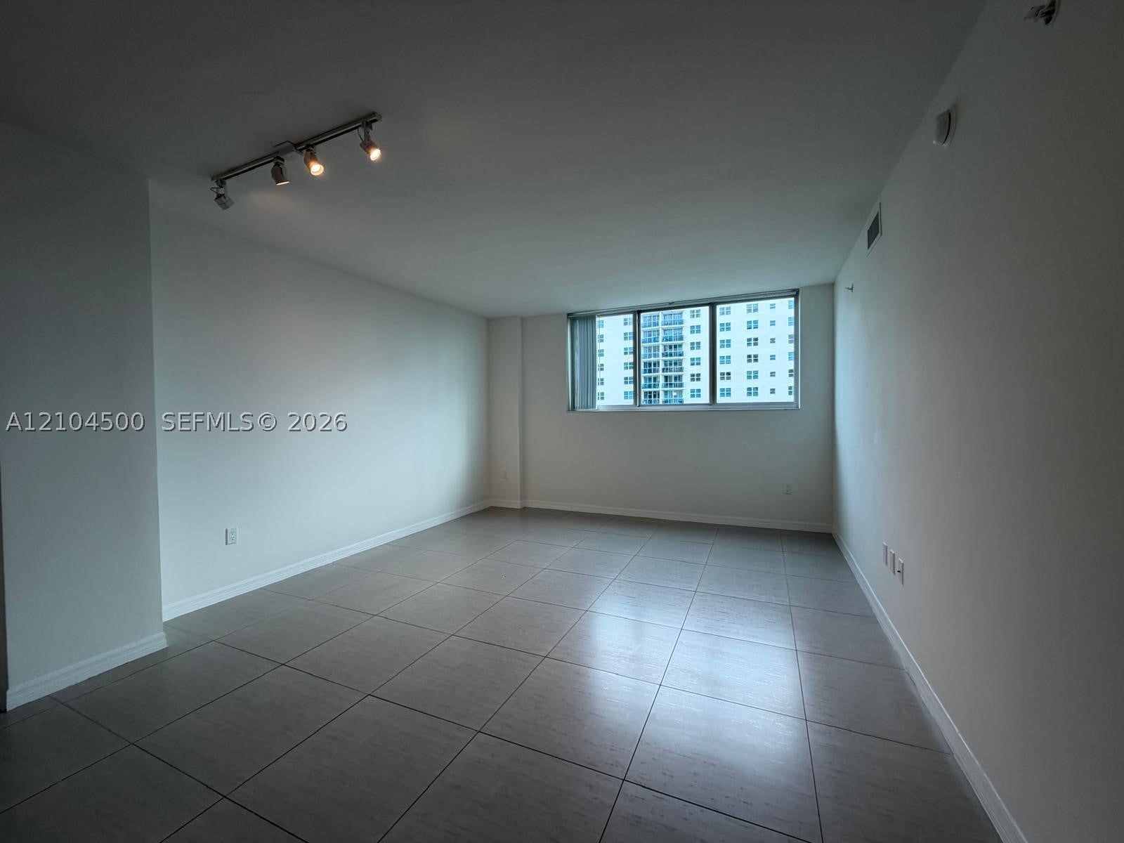 7525 E Treasure Dr 309