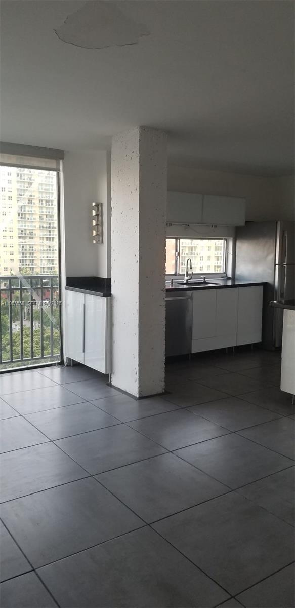 PLAZA OF AMERICAS CONDO P - Residential Lease