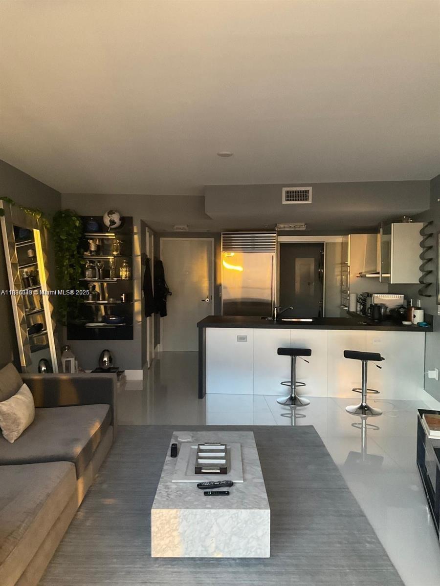 TRUMP ROYALE CONDO - Residential Lease