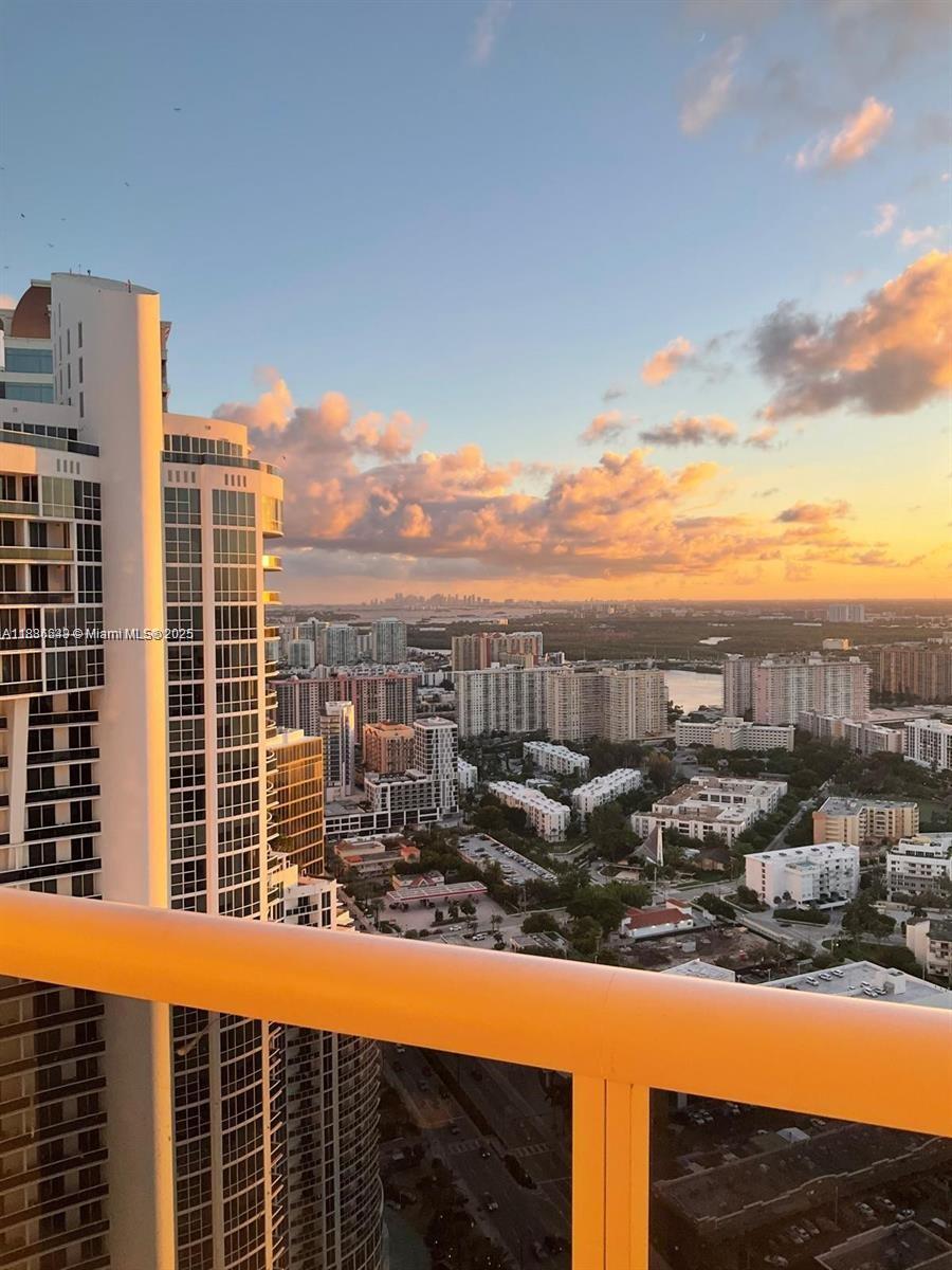 TRUMP ROYALE CONDO - Residential Lease