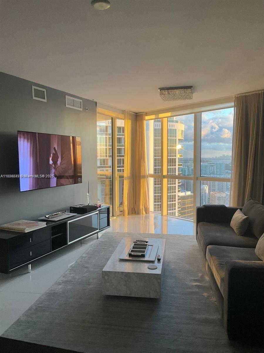 TRUMP ROYALE CONDO - Residential Lease