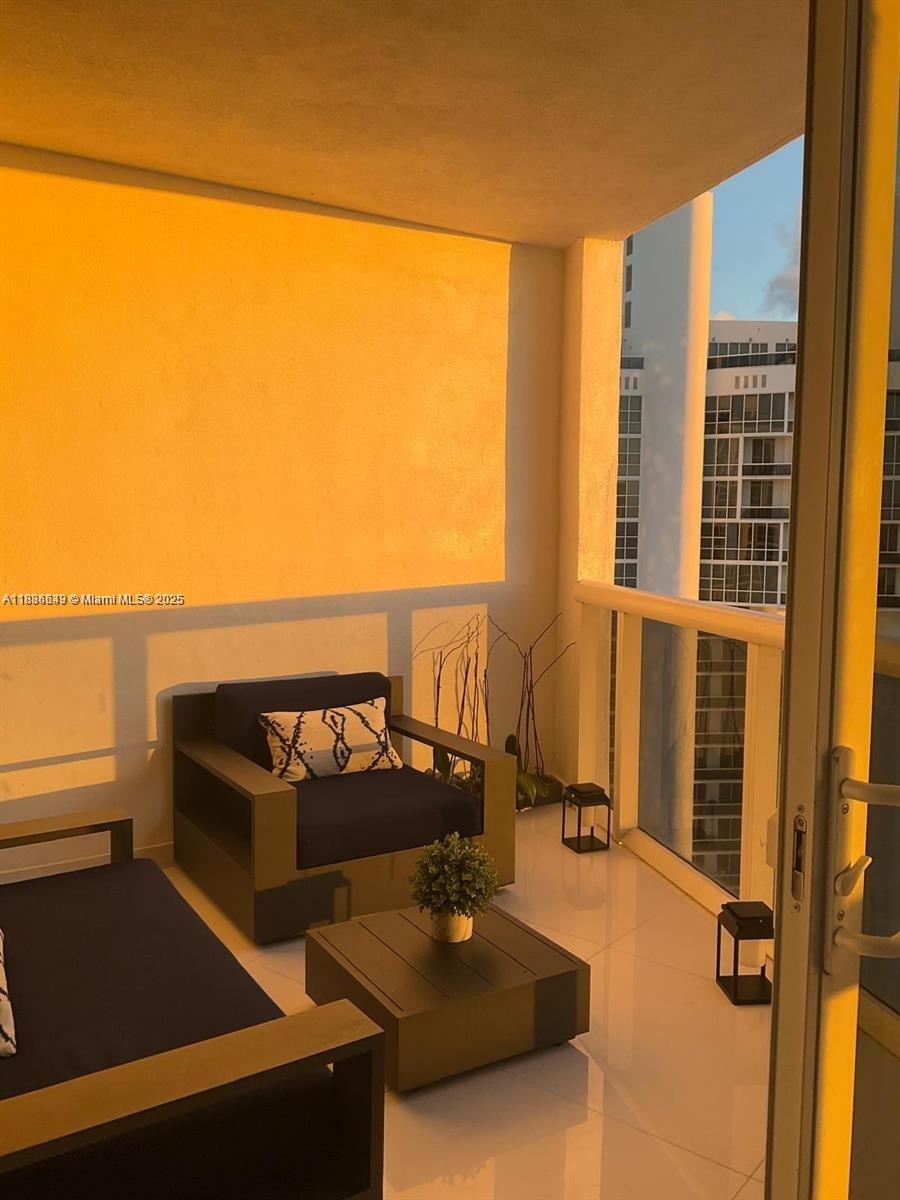 TRUMP ROYALE CONDO - Residential Lease