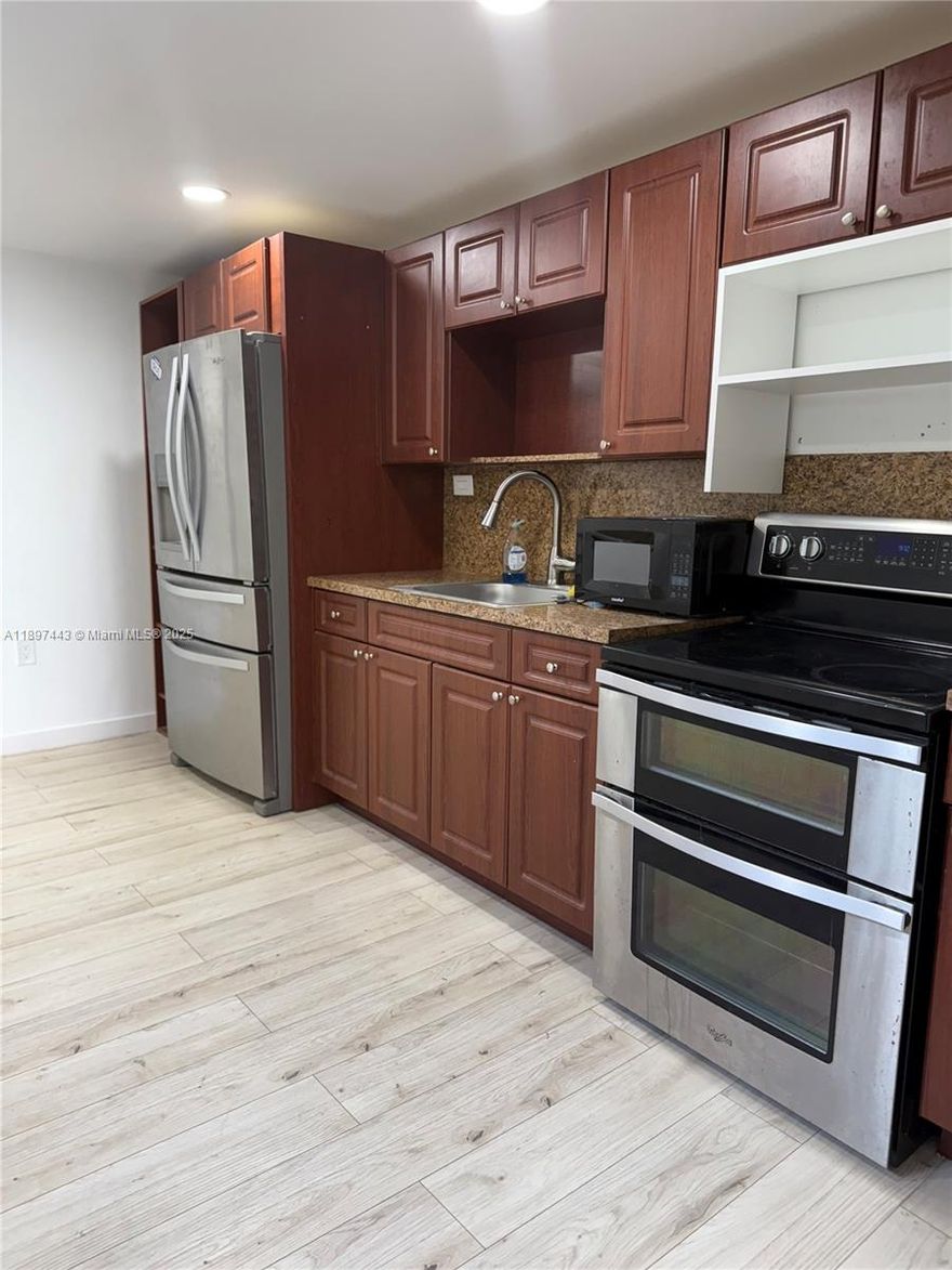 Spacious 1 Bedroom Efficiency in Kendall!
All utilities included — electricity, water, internet, cable & garbage. Features private covered patio, 1 parking spot, and pet-friendly vibes 
Prime location near sunset — safe, quiet, and surrounded by top schools & shopping.

Move-in ready — message me for details or to schedule a showing!