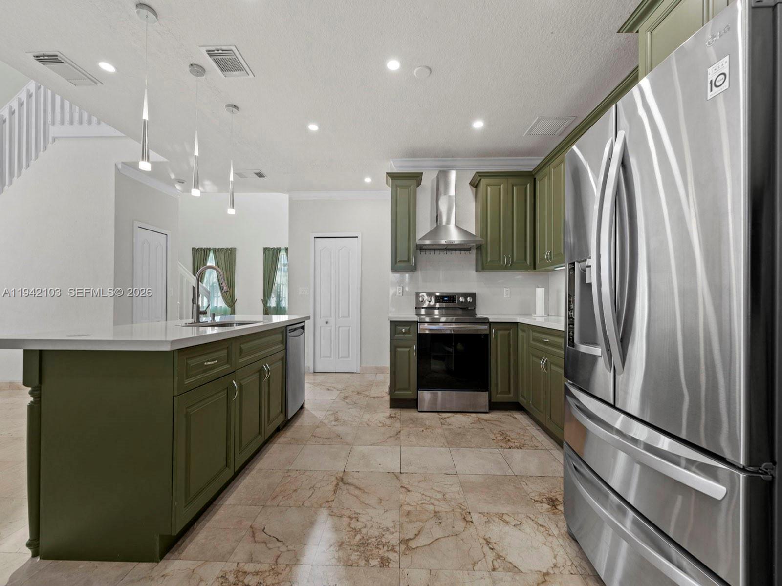 CRESTVIEW LAKES 2ND ADDN - Residential Lease