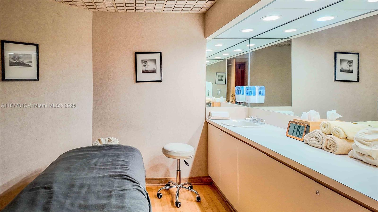 BAL HARBOUR TOWER CONDO - Residential