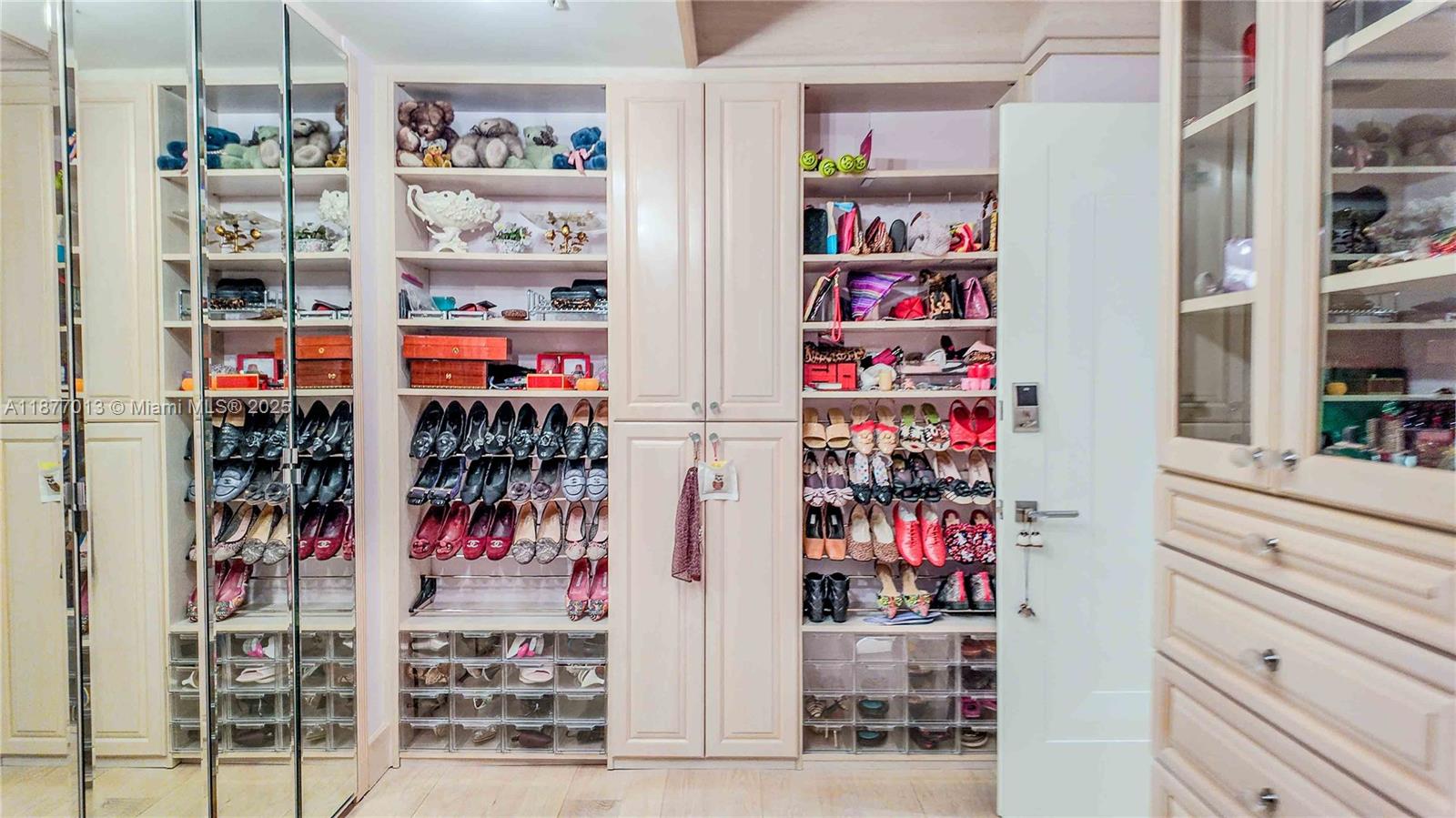 BAL HARBOUR TOWER CONDO - Residential