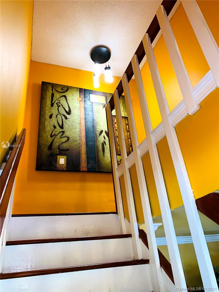 TOWNHOUSES AT JACARANDA 3 - Residential Lease