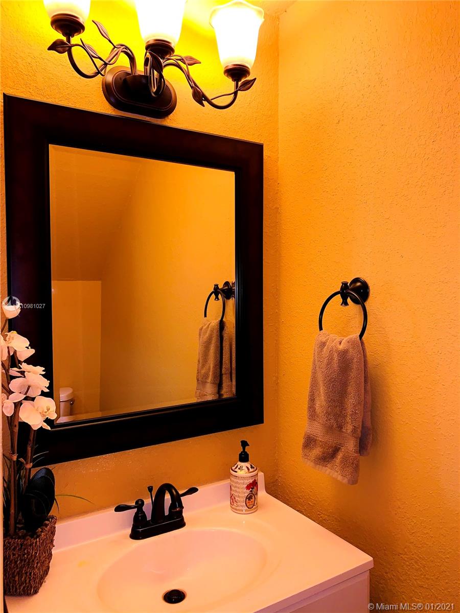 TOWNHOUSES AT JACARANDA 3 - Residential Lease