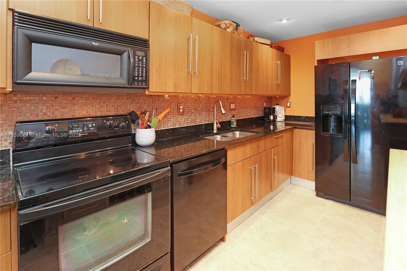 RESIDENCES ON HOLLYWOOD B - Residential