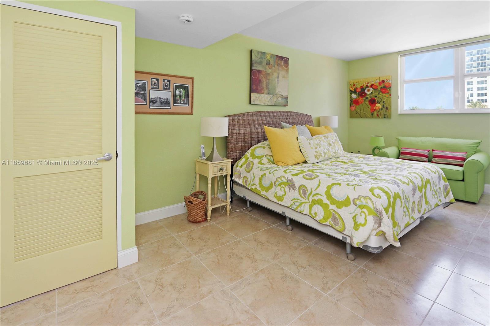 RESIDENCES ON HOLLYWOOD B - Residential