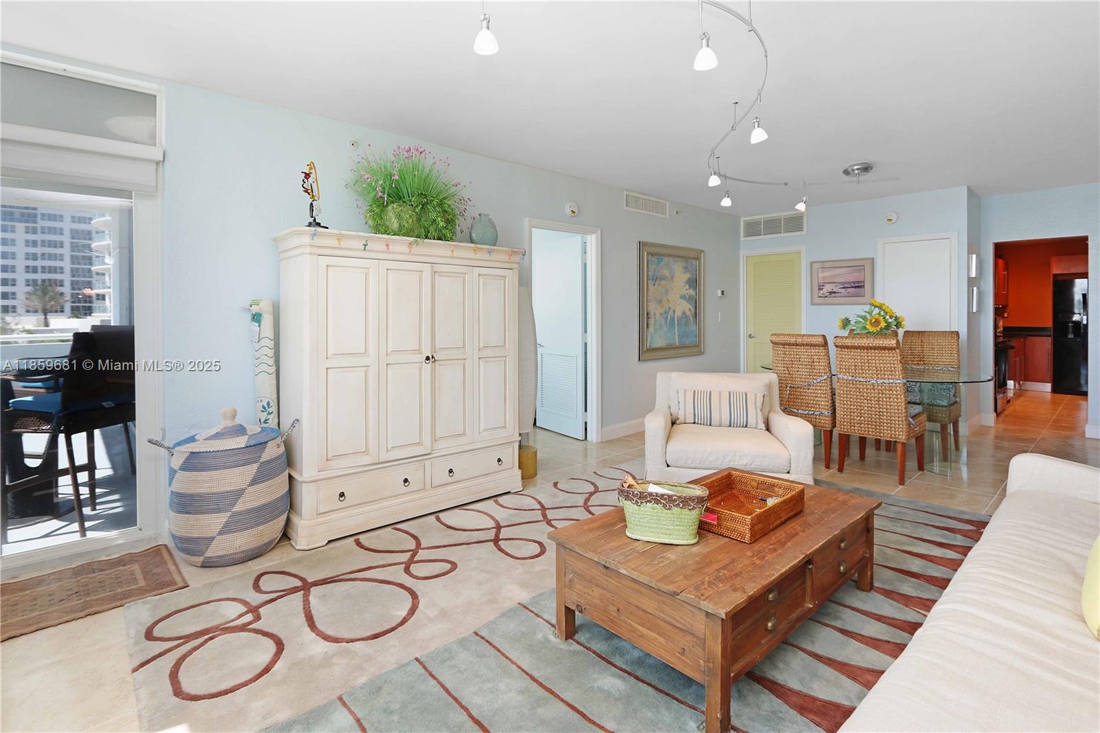 RESIDENCES ON HOLLYWOOD B - Residential