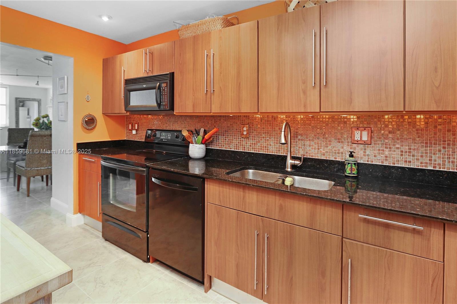 RESIDENCES ON HOLLYWOOD B - Residential